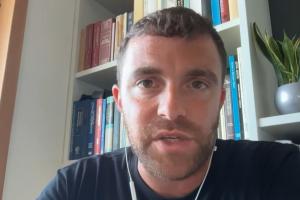 罗马诺正面否认曼城争议报道：纯属无关转会资讯，知情与否均无动于衷